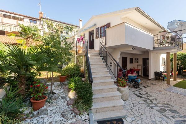 Apartment Rozi 2